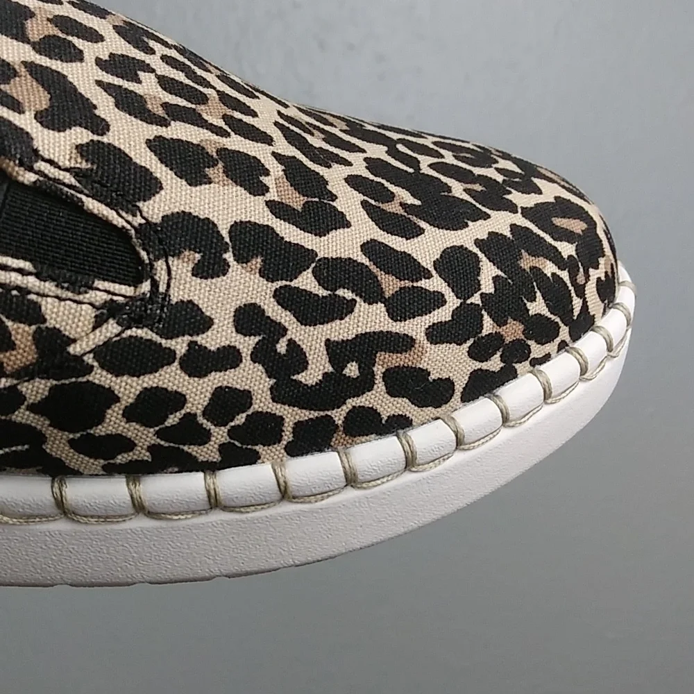 Cloudsteppers By Clarks Step Glow Jade 9W  Whipstitch Shoes Leopard Print